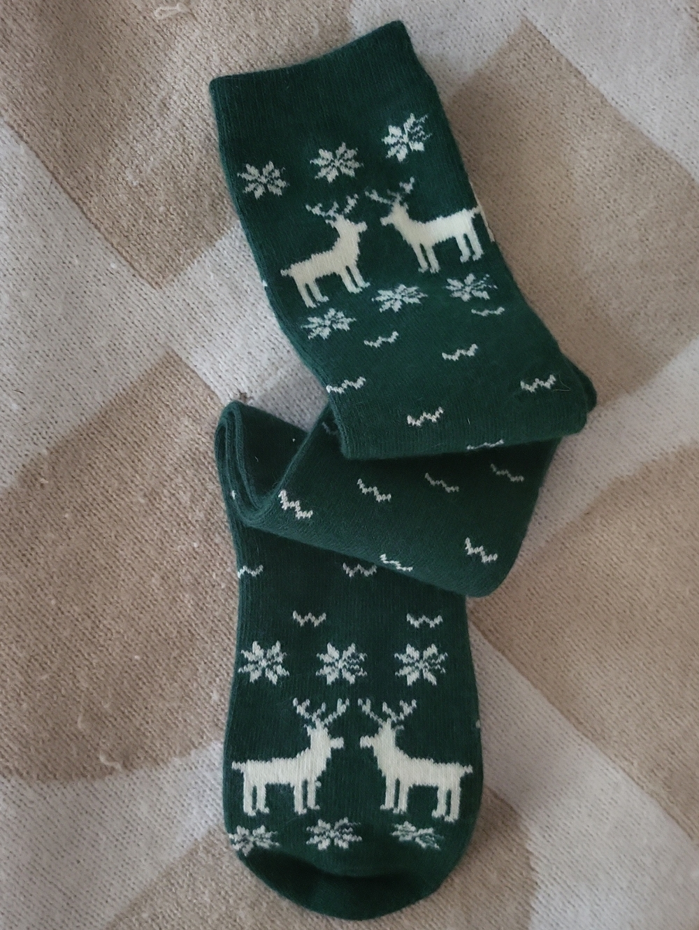 NEW🦌 Cozy Green Reindeer & Snowflake Pattern Crew Socks